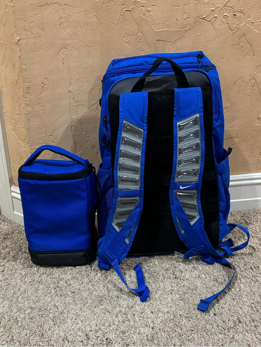 Nike Blue ELITE Backpack with Matching Lunch Bag - Picture 4 of 7